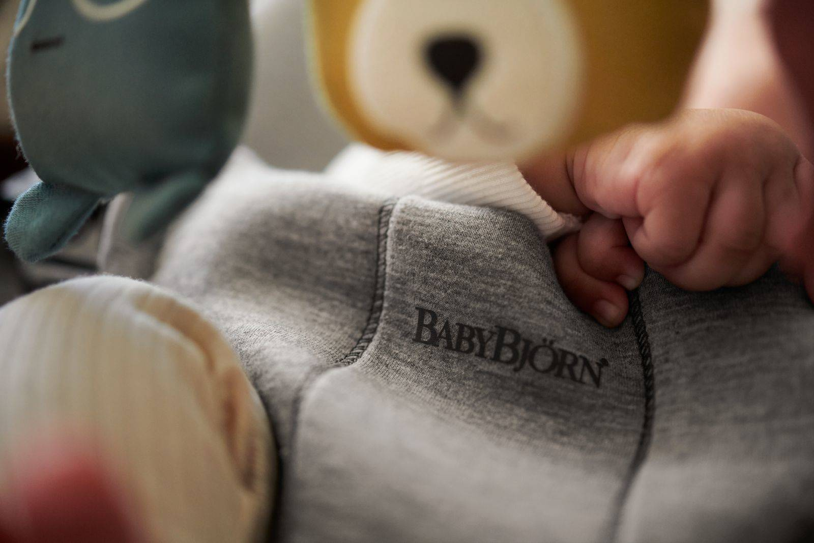 BabyBjorn Leżaczek Bliss 3D Jersey Jasny Szary + Zabawka 