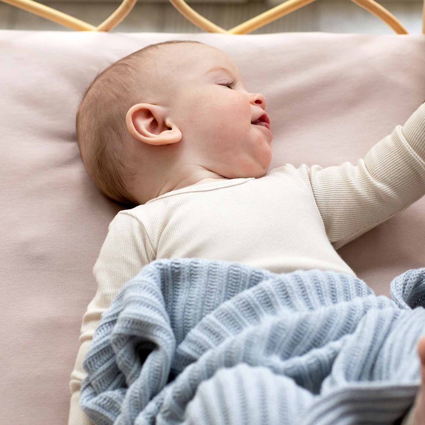 Poofi, Prześcieradło Organic&Color 70x140 - piwonia