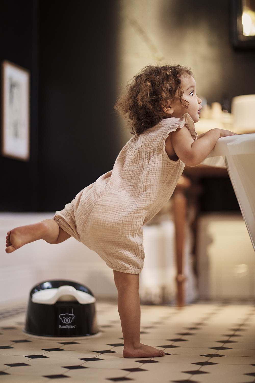 Babybjorn Nocnik Smart Czarny - Kompaktowy | 6m+