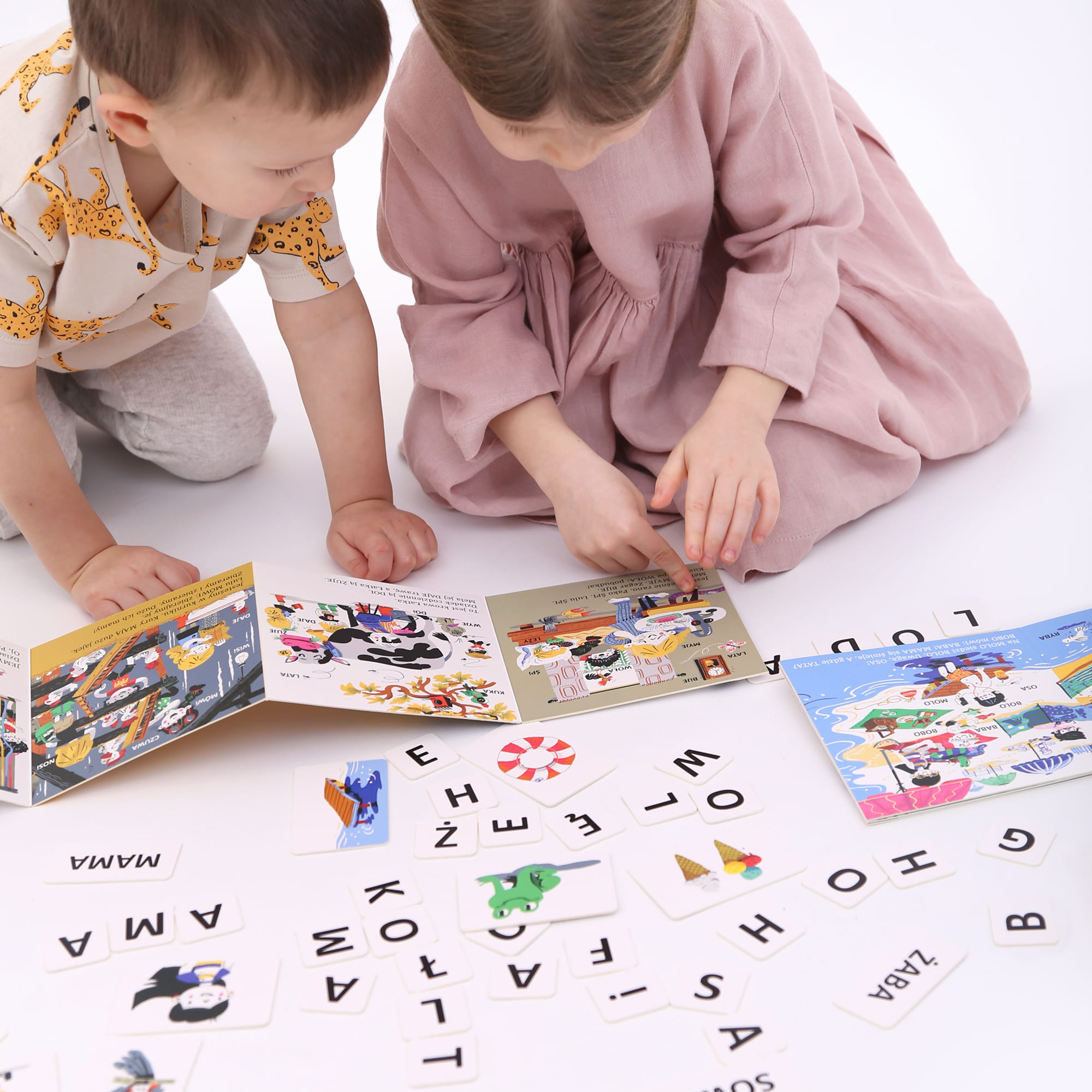 Czuczu Zestaw do nauki czytania "Czytamy razem" 2+ | Fabryka Wafelków