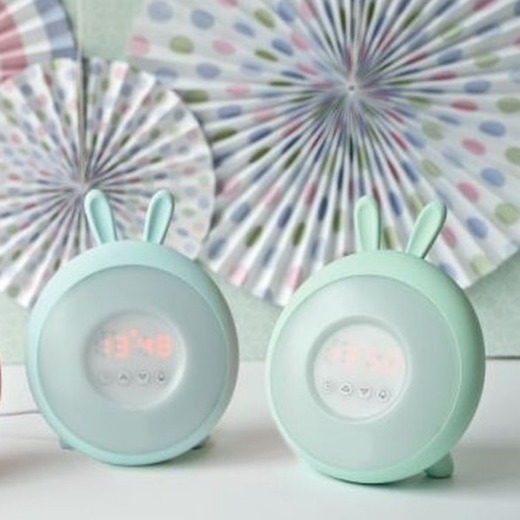 Lampka budząca światłem zielony królik