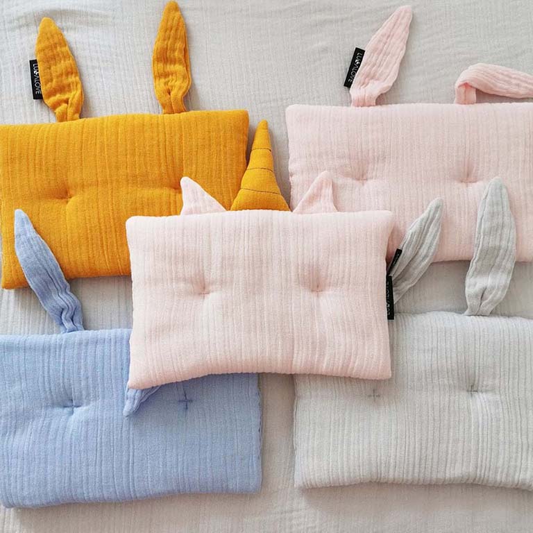 Lullalove Poduszka Jednorożec Różowy Kwarc Muślin 30x40cm