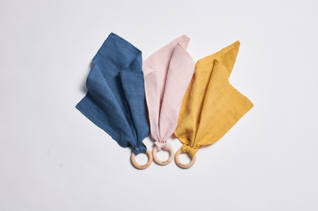 Bimbla Drewniany Gryzaczek z Pieluszką Jasnoróżowy 0+