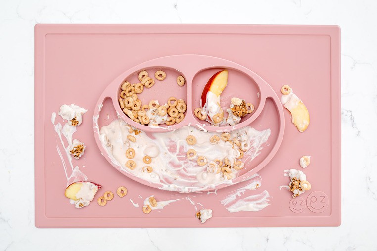 EZPZ Silikonowy talerzyk z podkładką 2w1 pastelowy róż