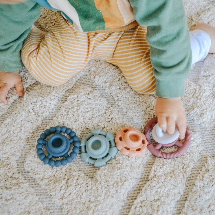 Jellystone Silikonowy gryzak Mała Wieża Earth