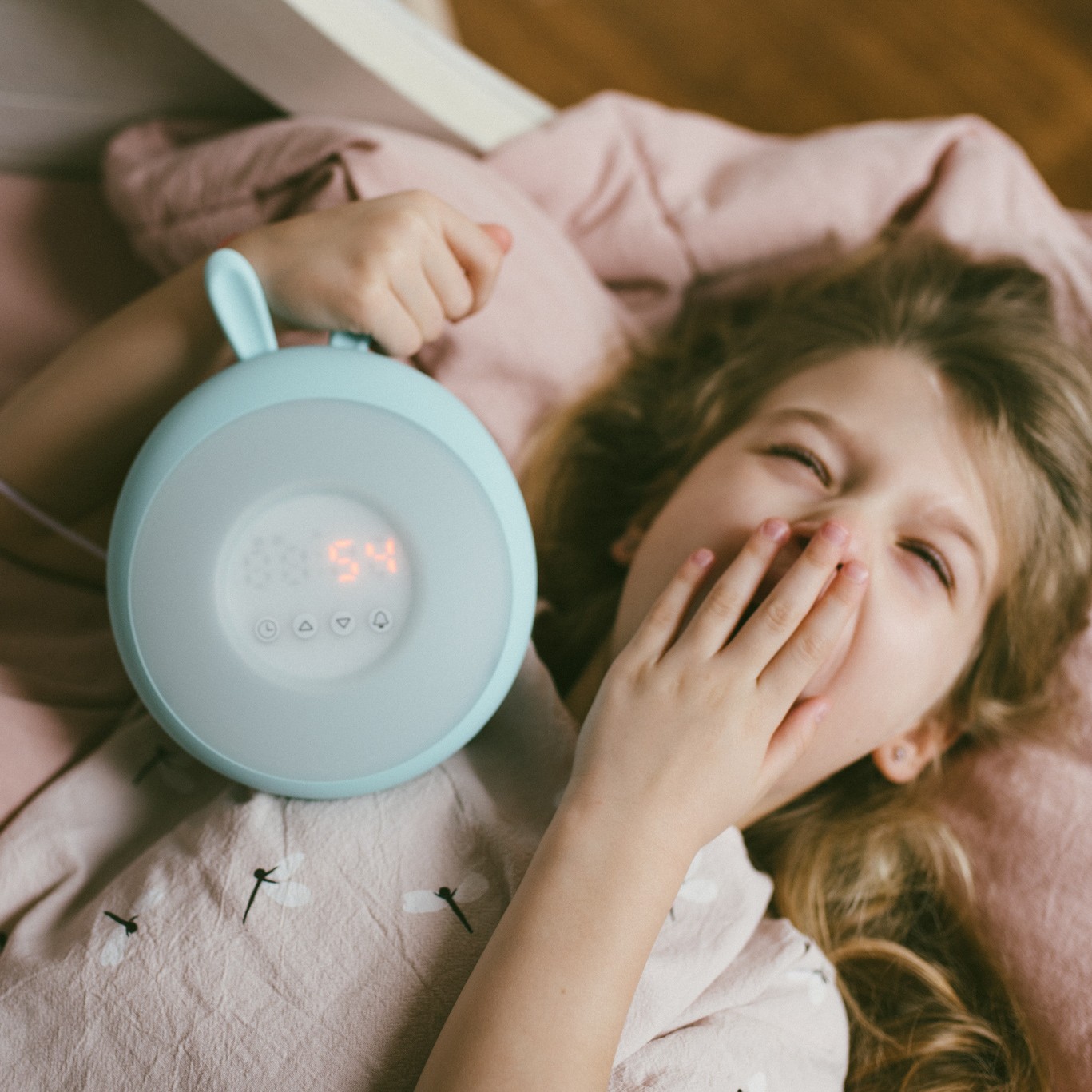 Lampka budząca światłem zielony królik