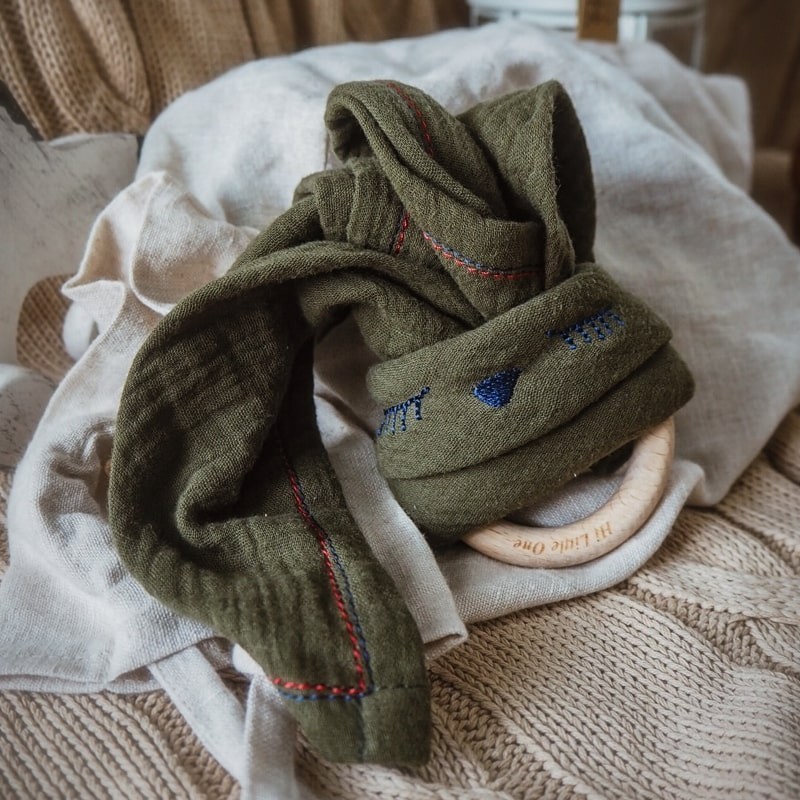 Hi Little One Przytulanka Muślinowa z Gryzakiem 0+ Green Hunter