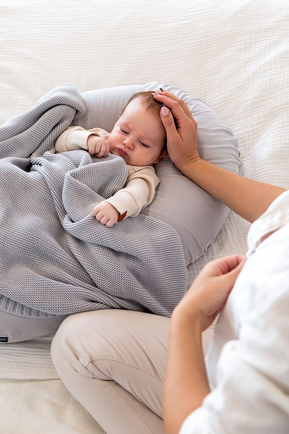 Poofi Poduszka ciążowa Nest Jasny Szary 4w1 0+