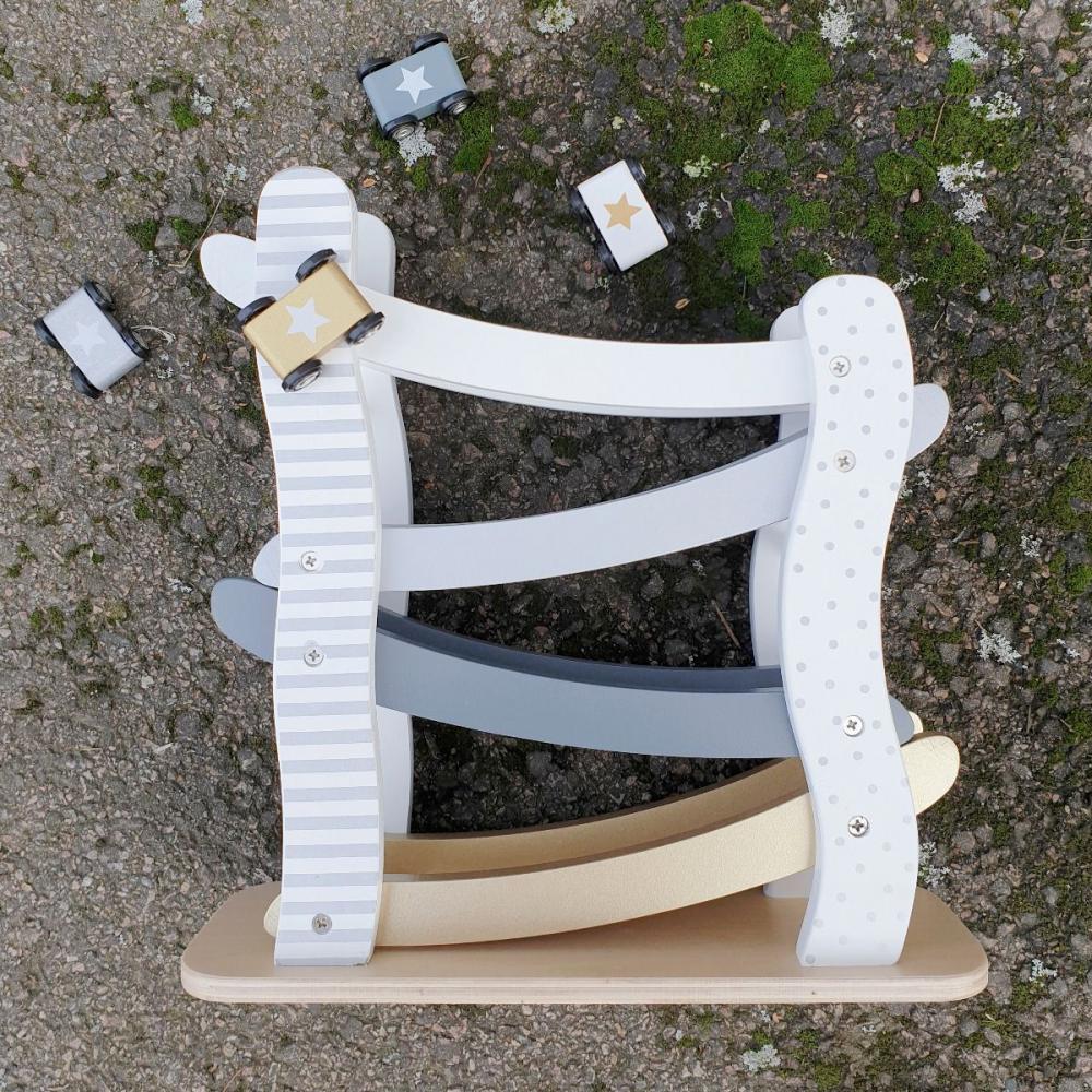 JaBaDaBaDo, Drewniana zjeżdżalnia dla aut srebrno-szara