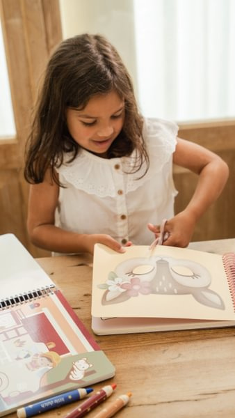 Little Dutch Kreatywny zeszyt z nożyczkami Rosa & Friends 3+