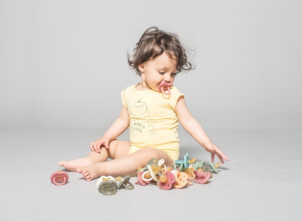 Hevea Anatomiczny smoczek kauczukowy Kwiatki 0-3 msc