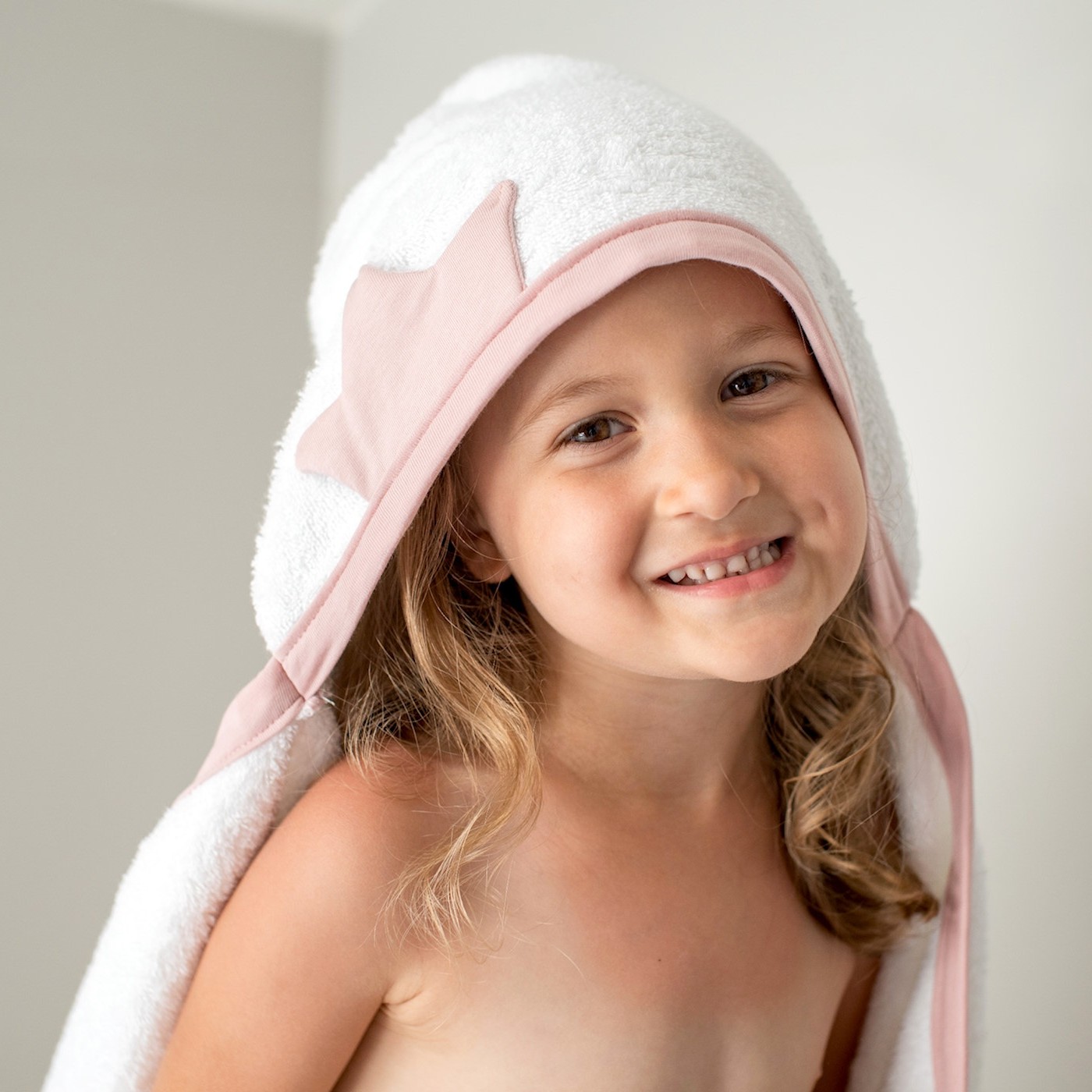 Poofi Ręcznik Princess piwonia 130x70cm dla dzieci