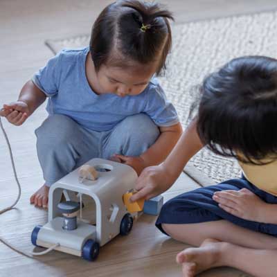 Plan Toys Autobus Sorter Kształtów 12m+