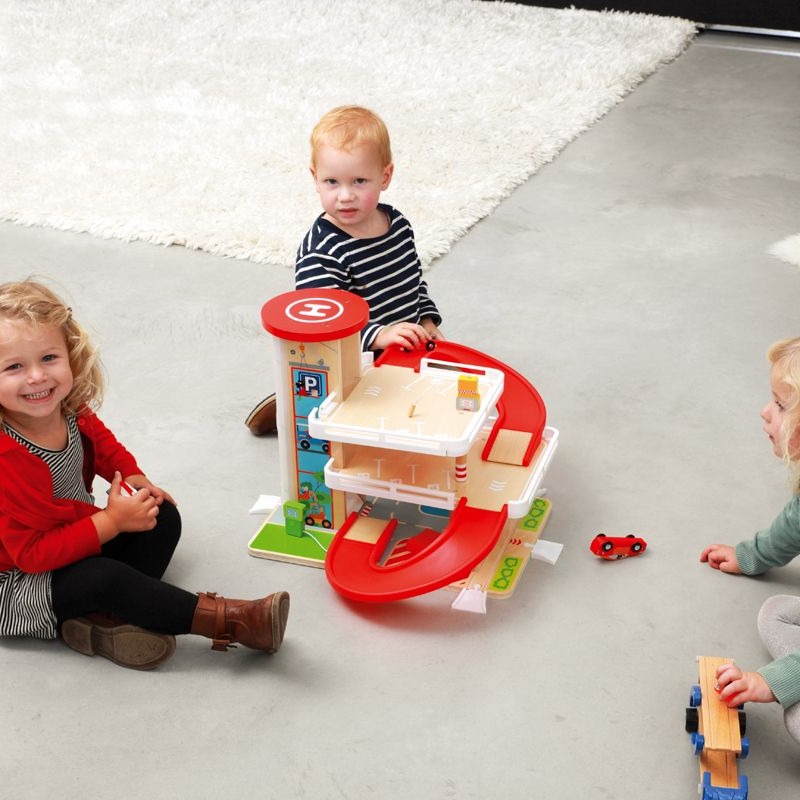 Scratch Garaż Drewniany z Windą 3+