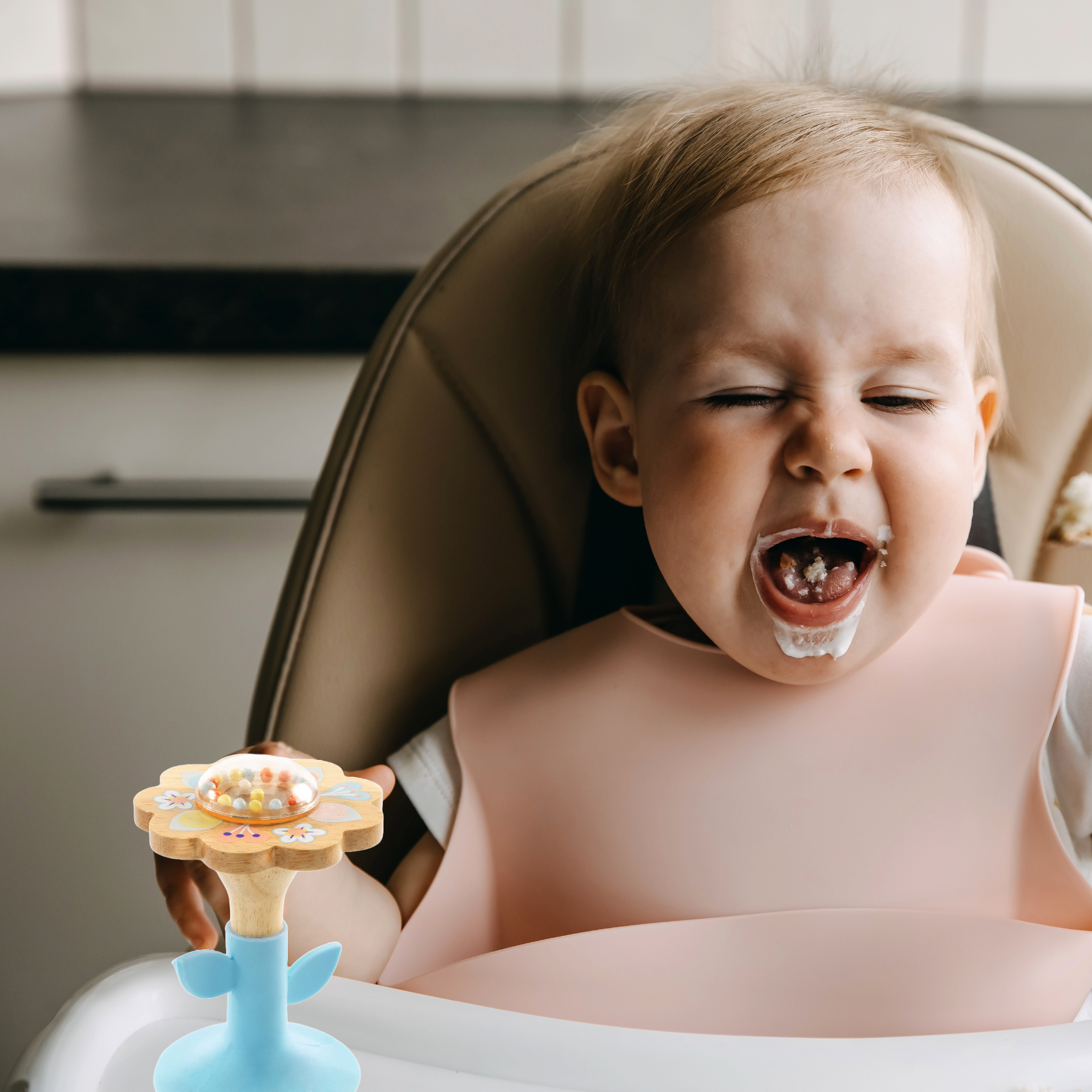 Djeco Grzechotka BabySwipi Kwiatek z Przyssawką +3m