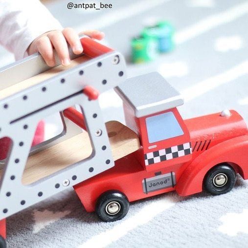 Janod Laweta Drewniana z 4 Samochodzikami 3+