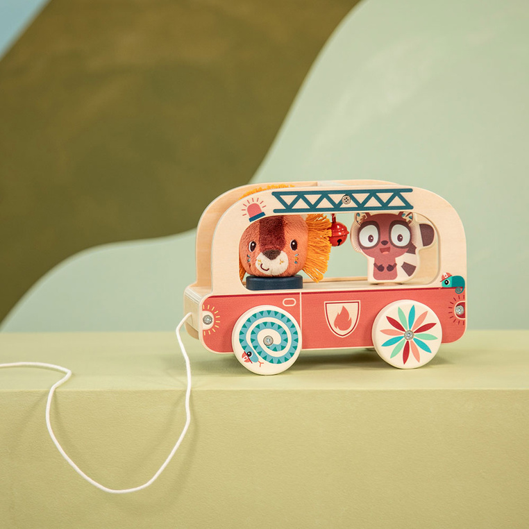 Lilliputiens – Drewniany wózek do ciągnięcia Wóz strażacki Lew Jack - zabawka edukacyjna dla dzieci 12 m+