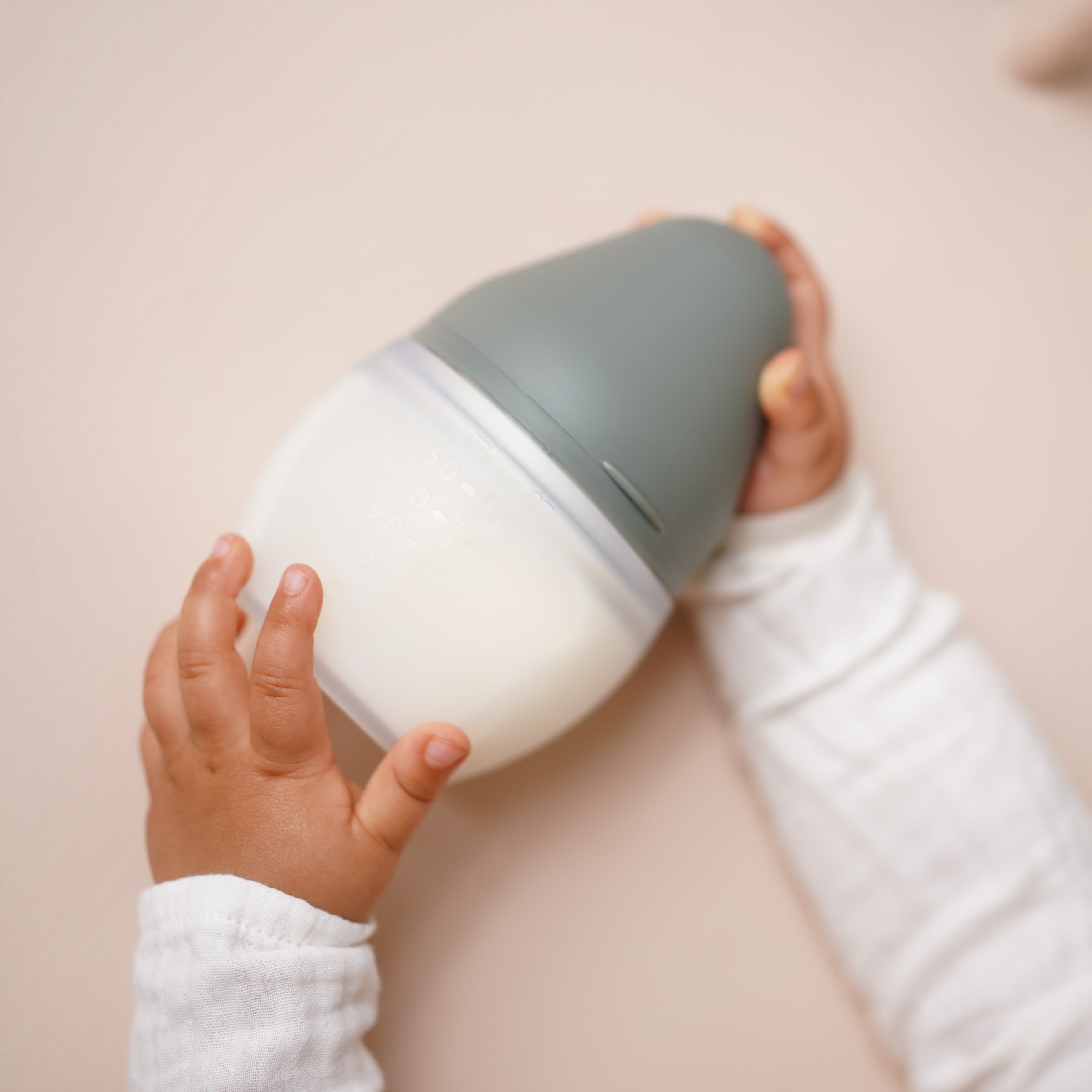 Elhee Miękka butelka antykolkowa 240ml Blue Gray 0+