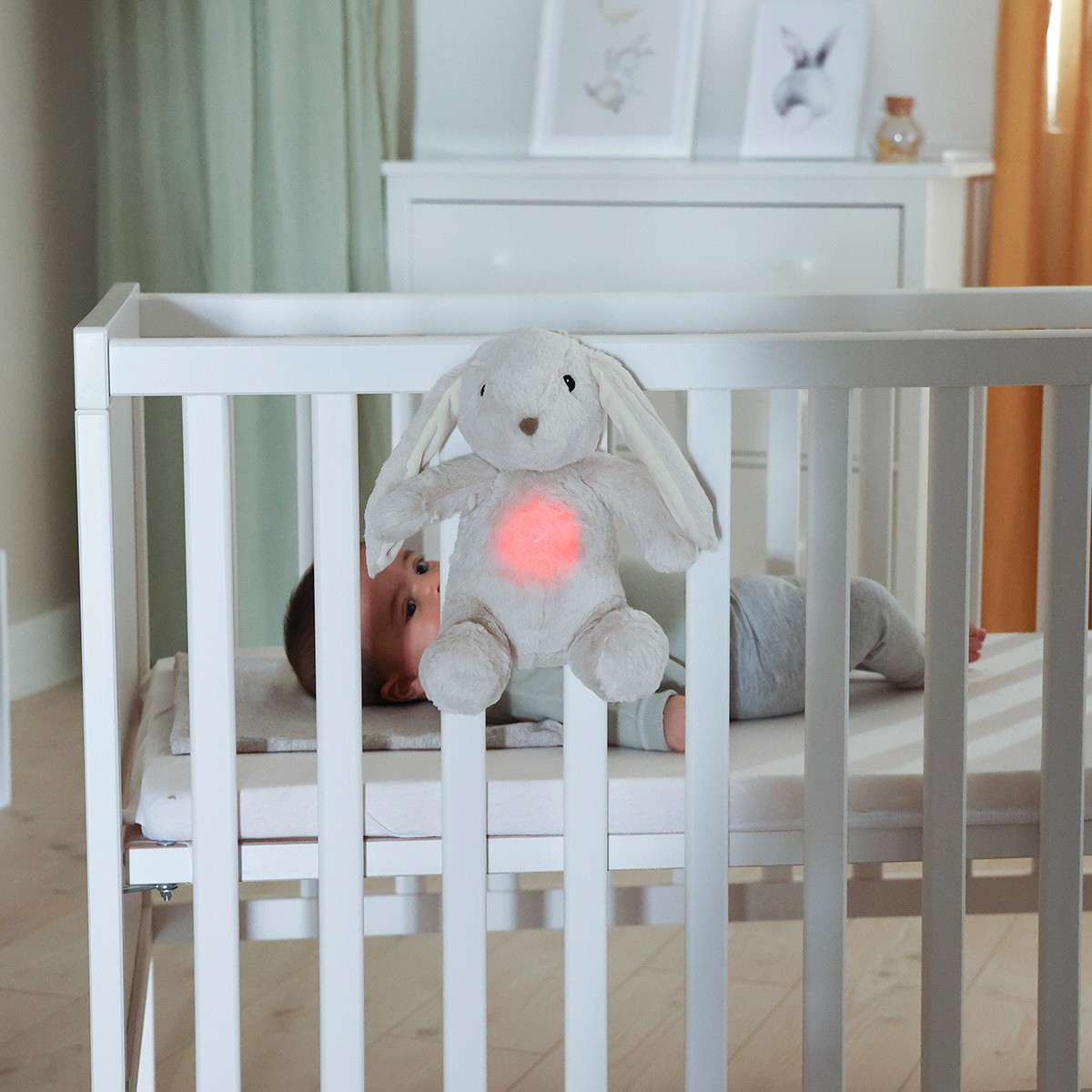 Cloud B - Love Light Buddies Billy Bunny - Szumiący Królik z czujnikiem ruchu i pozytywką