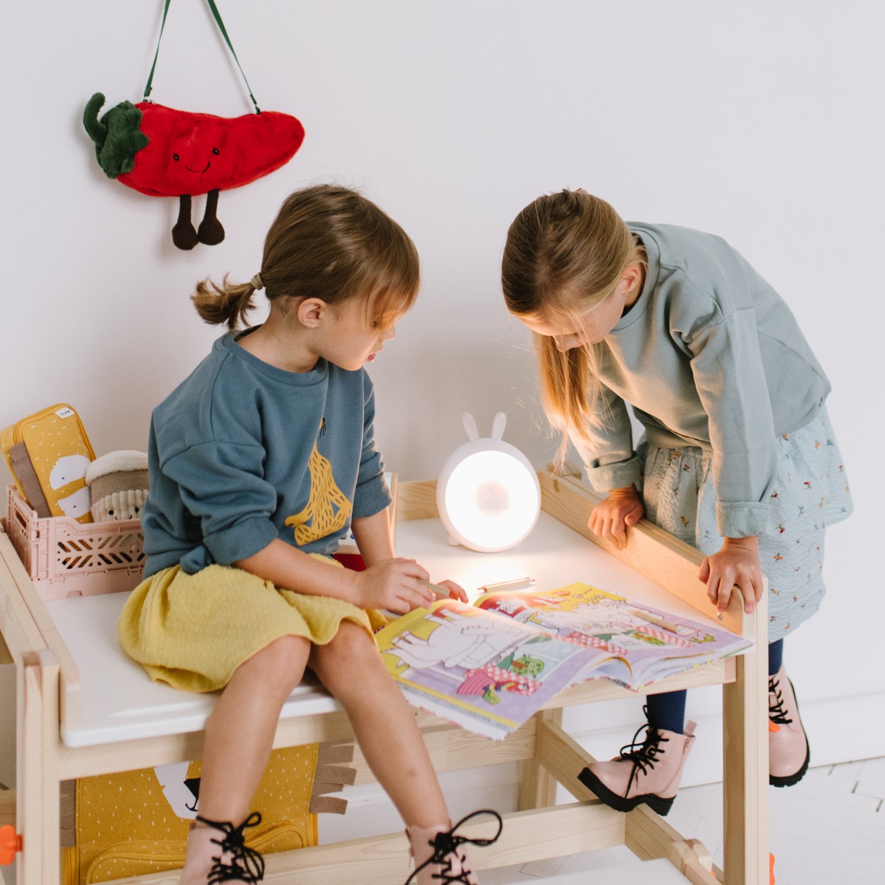 Lampka budząca światłem zielony królik