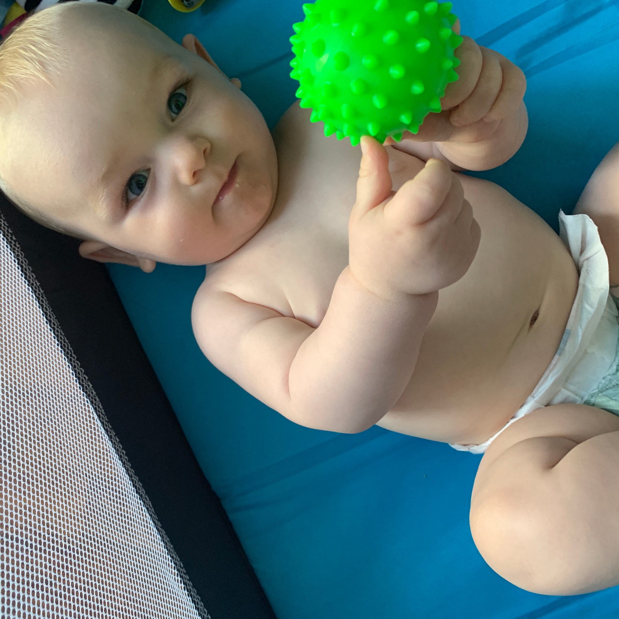 Mom's Care Piłeczka Sensoryczna Jeżyk 0+ Premium