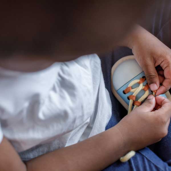 Plan Toys But do nauki sznurowania - 1+